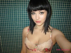 sexy-free-single-adult:  Melissa Clark selfshots, downloaded from mellisa-clarke.com [more in comments]
