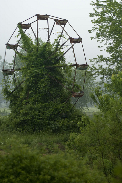 dearscience: Abandoned Ferris wheel 