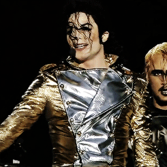 GIF su Michael Jackson. - Pagina 11 Tumblr_n0jn1jzvc91rs75leo5_r1_250