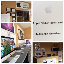 Today marks 1 year of working for corporate Apple. Even though my major is to teach elementary school this has been a great experience and honor to be picked from the dozens that applied for this Administrative Assistant position. 👌 #apple #officelife