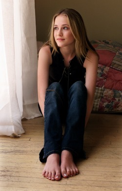 solecityusa:  Evan Rachel Wood’s tempting toesIn appreciation of female feet, arches, toes and soles - http://solecityusa.tumblr.com/