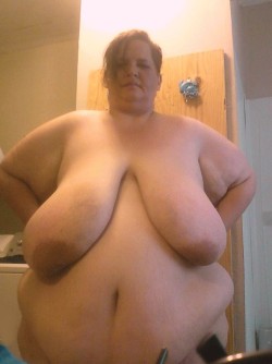 bbwbellies:  conan77fa:  big-thigh-lover:  That’s a whole lot of woman, but I’d still try to tackle her big ass!  http://www.tumblr.com/blog/conan77fahttp://ssbbw-world.over-blog.com   Amazing body!! Those long huge saggy boobs are gorgeous and those