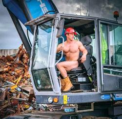 bigblokes: Naked Digger Driver 