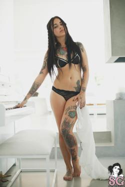 inked-girls-all-day:  Illusion Suicide