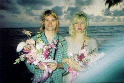 kurt-is-my-beautiful-boy:  Kurt and Courtney were married on February 24, 1992, Waikiki (Hawaii) on a cliff overlooking the beach. For the ceremony, Kurt wore a flannel pajamas and Courtney wore a dress that had belonged to actress Frances Farmer.  All