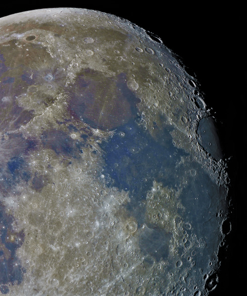 wonders-of-the-cosmos:    Subtle Colours of the Moon    by Eddie Trimarchi