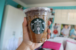 cuntgradulation:  preachw1fi:  snickers frappuccino omfg  WHAT I DIDNT KNOW THAT EXISTED