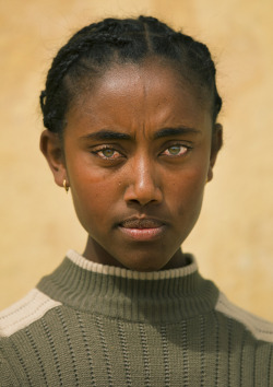 powerful-art:  Woman with green eyes, Dekemhare, Eritrea by Eric Lafforgue    
