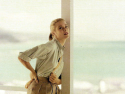 summers-in-hollywood:Grace Kelly on vacation in Jamaica, 1955. Photos by Howell Conant 