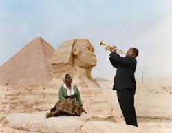 afroambrosia:  sneakingferocity:   Louis Armstrong plays for his wife, Lucille, in front of the Sphinx and Great pyramids in Giza, Egypt, 1961.   This is one of the most romantic things I’ve ever seen. 