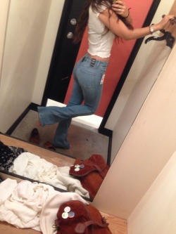 loversundercovers:  Urban outfitters dressing room  Submit your own pics on Kik or Snapchat to fyeahcellpics