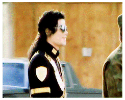 GIF su Michael Jackson. - Pagina 8 Tumblr_mh4l3aZWc61rnoz7qo3_250