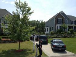 kickoffcoverage:  Per several reports police have entered Patriots tight end Aaron Hernandez’s house again with papers. We will keep you updated. 