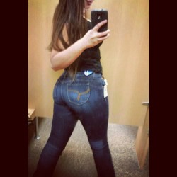 realashleyskyy:  Throwback yesterday.. I like these jeans. .so I got ‘em.  I.also like the jeans