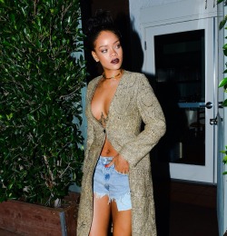 j905:rihconda:Rihanna leaving Giorgio Baldi in Los Angeles, 21. March 2015She