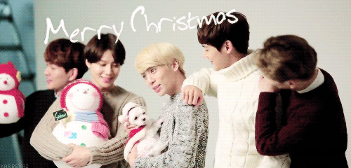 Look at Jjong, holding a 'baby' [i mean puppy] so cute