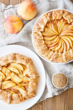 craving-nomz:  Pretty in Peach Galette. Quick, easy, and perfect for fall. RECIPE: http://livforcake.com/2015/08/peach-galette.htmlPIN: https://www.pinterest.com/pin/227220743676730073/