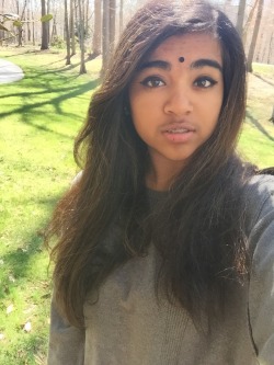princefaery:  this is for all my brown babes who have been called “prudish”, “too traditional” or “in need of return to the Mother Country” because of their beautiful bindis, for my loves that have been shamed for having pride in our culture.