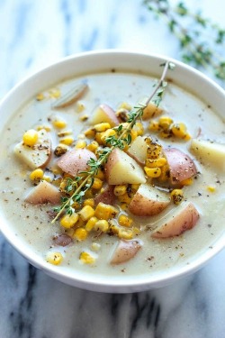 stagetecture:  Easy Tailgating Food: Chicken and Corn Chowder. The perfect soup for a thermos and cool game day afternoons! http://stagetecture.com/2014/09/easy-tailgating-food-chicken-corn-chowder/ 