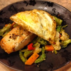 Saw a friend make this so I decided to try it out! Veggies and double the protein! Salmon and over easy egg! Protein shake wasn&rsquo;t enough&hellip;time to feed the Beastette! (at Asian Barbie&rsquo;s Dollhouse)