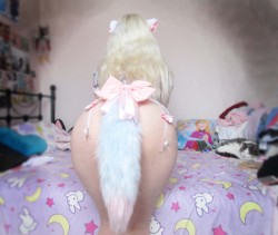 missloliprilly:  Kawaii floofy tail from kittensplaypenshop :D KPP tail arrived! Tail has lovely a puffy feel to it. Very well sewn with delicate fur used. Wasn’t sure if I liked that its slightly curved but now I really love it as it gives the tail