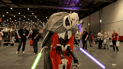 cosplaysleepeatplay:  Awesome General Grievous Cosplay Gif Source:  Must See Star Wars Cosplay Animated Gifs   Video source: Sneaky Zebra