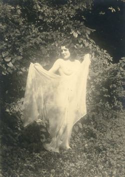 oorequiemoo:  Danse en plein air N°3 (Dance in open air) Photographer: Philiberte de Flaugergues Silver print France, 1920. 