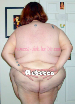 rebecca-pink:  I gots no butt, but I gots the best back fat! (Note, these photos are from 2010ish and I have gained weight since then.)   And belly too :0 I can see it from the back.