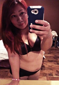 chubby-bunnies:  caitlin, 22. i’ve grown a lot more confident in myself this past year. :)  Damn you&rsquo;re a cutie