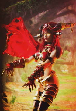cosplayfanatics:  Alexstrasza, Queen of the Dragons by Narga-Lifestream 