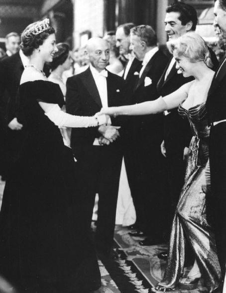 itslatingirl: Marilyn Monroe Meets Queen Elizabeth II, 1956. 