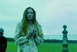 Sophie Turner (Sansa Stark) - Σελίδα 2 Tumblr_mytutaW9ce1rsgntko9_250