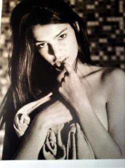 bluebelles1:  The remarkable Emily Ratajkowski  God,  I just love this gorgeous model.  The amazing Emily Ratajkowski!