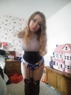 littlelolikat:  so I dressed up in a super boompa and an underbust corset today ^^ I think they weirdly match