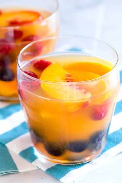foodffs:  White Wine and Peach Sangria RecipeReally nice recipes. Every hour.Show me what you cooked!