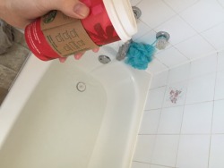 methhomework:  instagrarn:  Love my peppermint mocha bath bomb  Why are you just wasting coffee like that