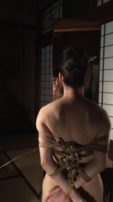 japanesebdsmofficial:    Shibari Naka Akira Model Mizuna Rei