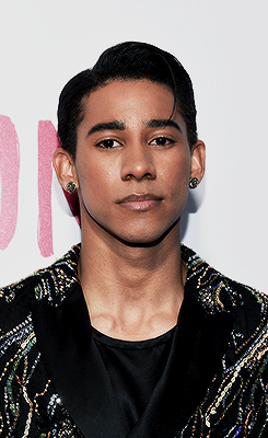 abrahamsgreenfeld: Keiynan Lonsdale attending the Los Angeles premiere of Love, Simon (March 13, 2018). 