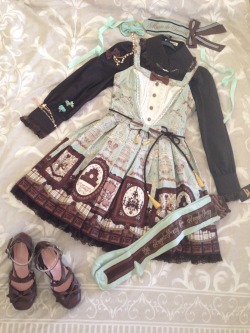 rm-marionette:  It’s all complete. My Musee du Chocolat coord :D Rejoice! 