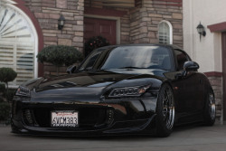 ricecop:  dakotall:  hartbrakeace:  crunchybastards:  johnnguyenvincent:  S2000 with modern acura conversion  bruh. i heard acura, im here.  2002 is back yall but it looks better  First time seeing this. I like it!  Same wanna see it lit. -Stef