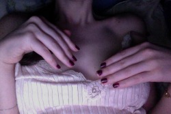 pouty-kitty:  I want my nails to be long again :(