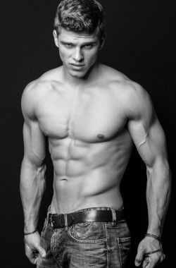 myfavouriteguysblog:Kaz van der Waard, fitness model/bodybuilder