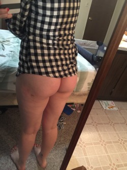 kentuckywife69:  Took a few photos last night! Enjoy ðŸ˜‰  I&rsquo;d ride you like you want me to.. I&rsquo;d trash that pussy