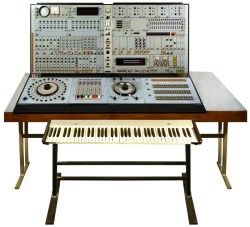 furtho:ASYZ synthesizer, Czechoslovakia, 1971 (via synthtopia)