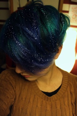 doctorbloo22:  teafective:  the-illusion-of-sanity:  i have space hair now  How do you do this oh mY GOD  Holy Shit. 