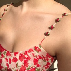 katelynsgnarlyblog:  https://instagram.com/p/Bc1DSZaB0ud/ 100% silk in the sun ☀️