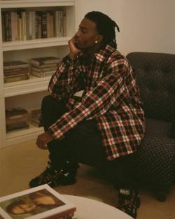sleepycarti:    ★  playboi carti fans waiting paciently for whole lotta red to drop  ★  