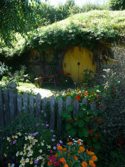 hobbithouses:  Hobbiton by Evamaria N on Flickr. 