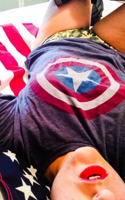 lady-war-of-the-ring-stars:  Red lips, Captain America, and camo undies. I think you’re just about every guys dream! And so patriotic, on this 3rd day of July!  Merica! Fuck Yeah!!!