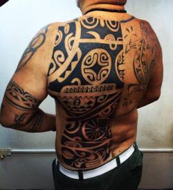 Otro ángulo y otra luz, #Tattoo #tatuaje #tatu #ink #inked #inkedup #inklife #maori #polinecian #celta #tribal #black #blackink #blacktattoo #tattooblack #tattoonegro #espalda #barquisimeto #lara #Venezuela #gabodiaz04